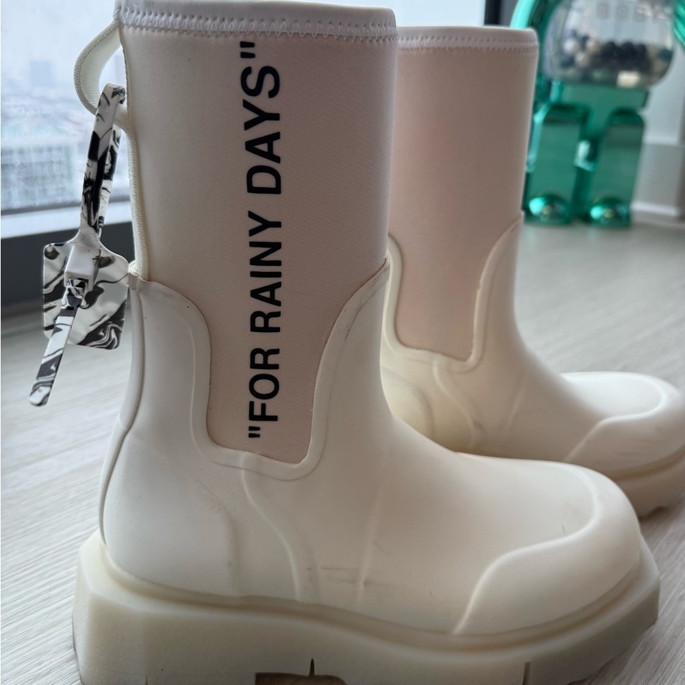 Off White Rainboots